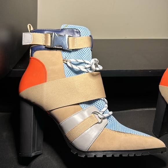 NWOT Steve Madden Illusion Boots - Picture 10 of 14